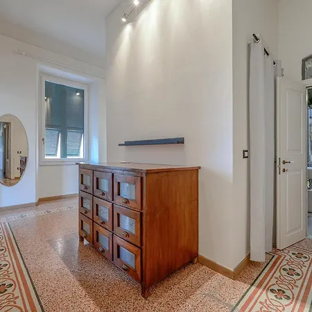 Lägenhet La Maison Du Marche' La Spezia